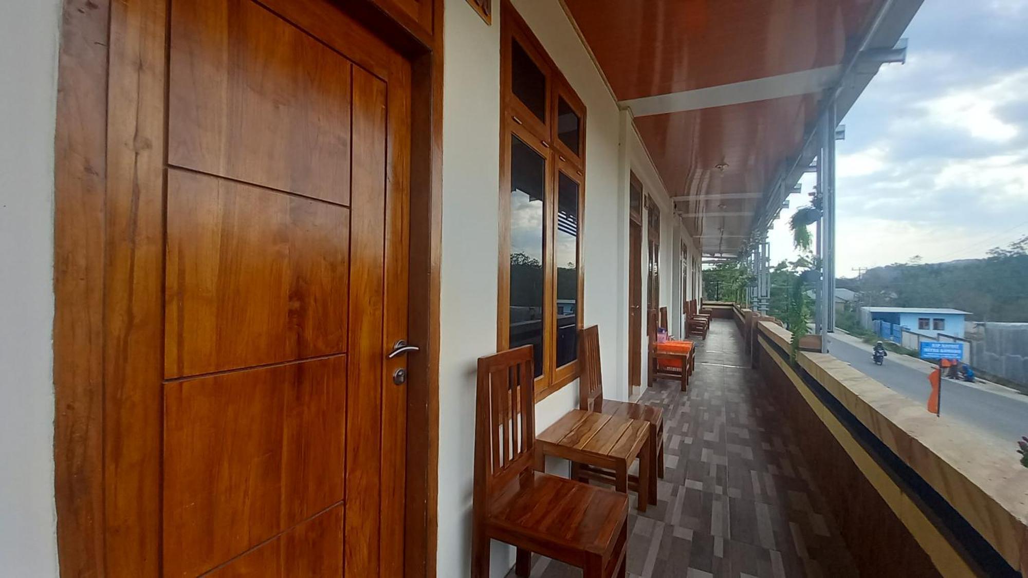 Benedict Guesthouse By Mori Hospitality Labuan Bajo Ngoại thất bức ảnh